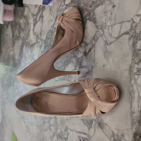 Very good condition, 38 Giuseppe Zanotti pumps in Gold/nude - Picture 2 of 5